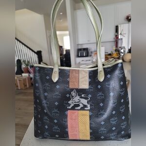 MCMDark Black/Gold Visetos Coated Canvas Princess Lion Tote Bag